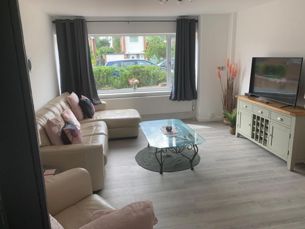 Crowthorne House, Beautiful 3 Bedroom Home For Upto 8 Guests, With Sofa Bed Cul-De-Sac With Private Driveway Nottingham Exterior photo