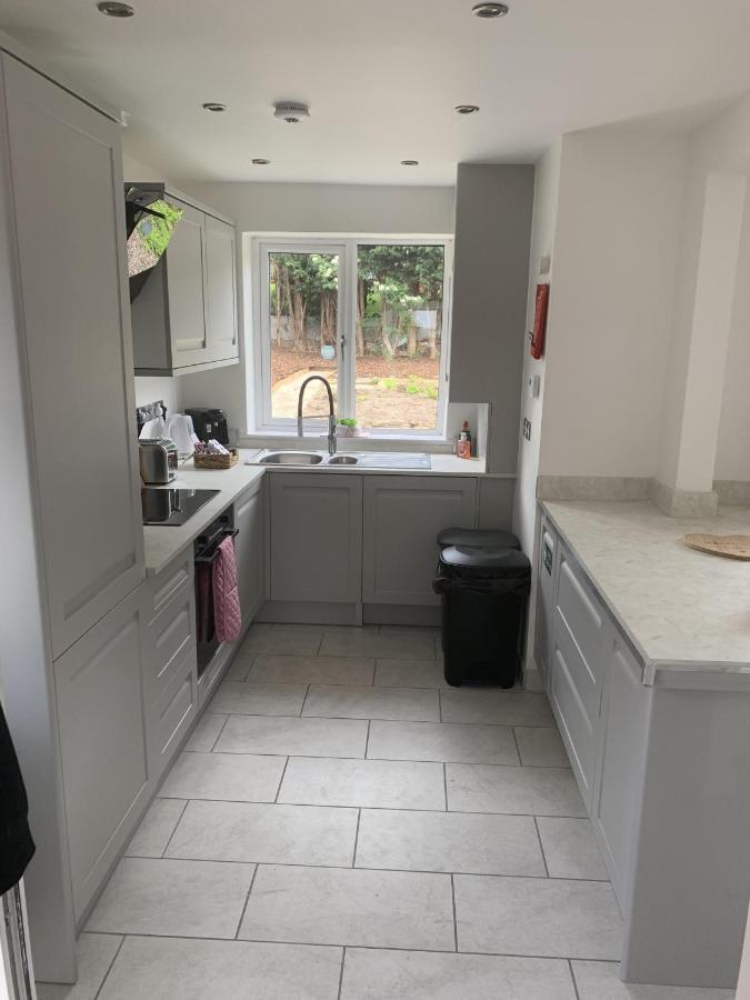 Crowthorne House, Beautiful 3 Bedroom Home For Upto 8 Guests, With Sofa Bed Cul-De-Sac With Private Driveway Nottingham Exterior photo