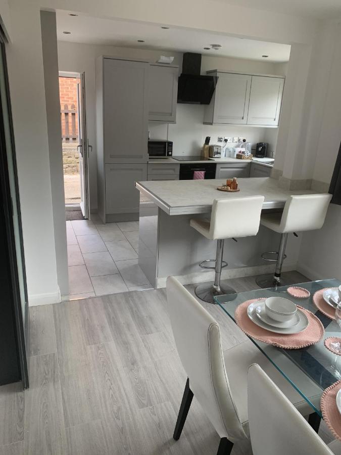 Crowthorne House, Beautiful 3 Bedroom Home For Upto 8 Guests, With Sofa Bed Cul-De-Sac With Private Driveway Nottingham Exterior photo
