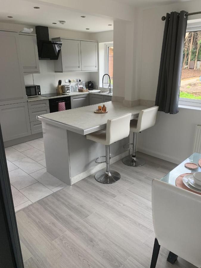 Crowthorne House, Beautiful 3 Bedroom Home For Upto 8 Guests, With Sofa Bed Cul-De-Sac With Private Driveway Nottingham Exterior photo
